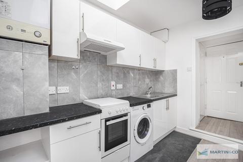 1 bedroom flat to rent, Woodside Green, Woodside