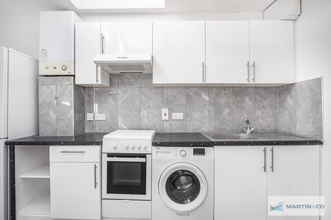 1 bedroom flat to rent, Woodside Green, Woodside