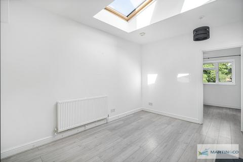 1 bedroom flat to rent, Woodside Green, Woodside