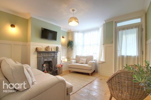 3 bedroom end of terrace house for sale - Kent Road, Rochester