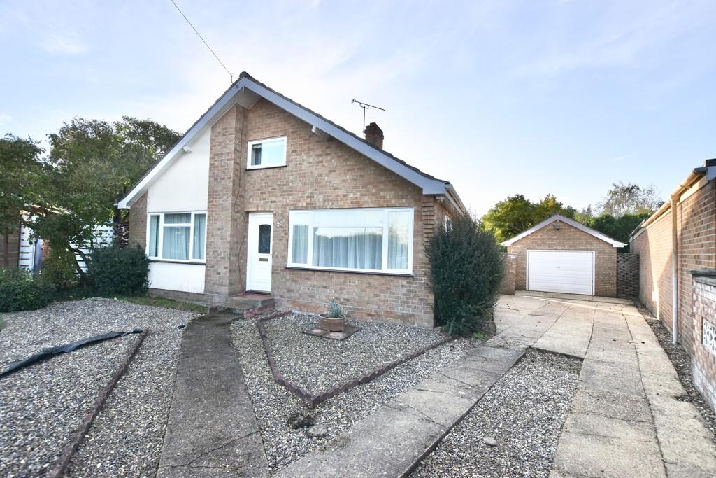Bradfield Close, North Walsham 3 bed detached bungalow £895 pcm (£207 pw)