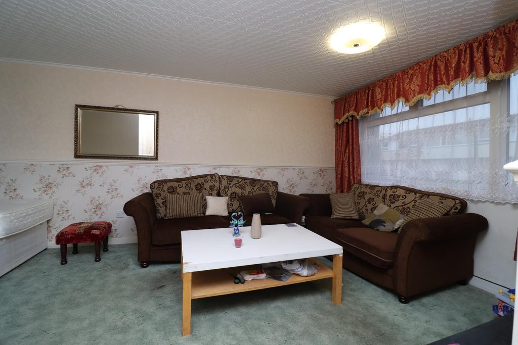 Maplestead Road, Dagenham RM9 3 bed terraced house £1,400 pcm (£323 pw)