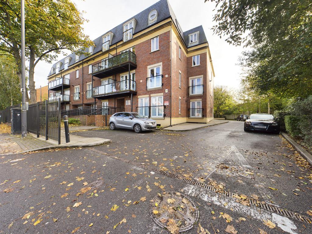 Gray Court, 73 Marsh Road, Pinner 2 bed apartment £449,950