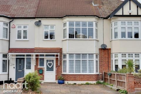 16 Stanley Avenue, Romford, RM2 5DL