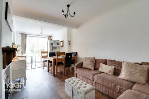 16 Stanley Avenue, Romford, RM2 5DL