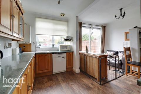 16 Stanley Avenue, Romford, RM2 5DL