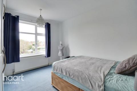 16 Stanley Avenue, Romford, RM2 5DL