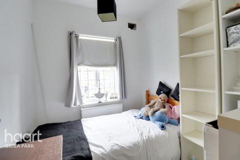 16 Stanley Avenue, Romford, RM2 5DL