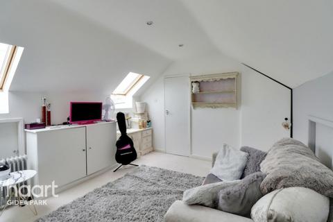 16 Stanley Avenue, Romford, RM2 5DL