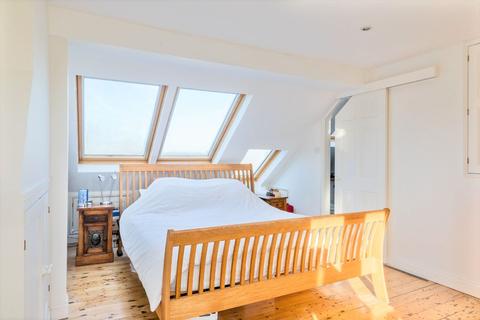 41 Denmark Road, Twickenham, TW2 5EN