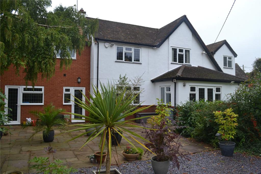 Milestone Avenue, Charvil, Berkshire, RG10 4 bed detached house £