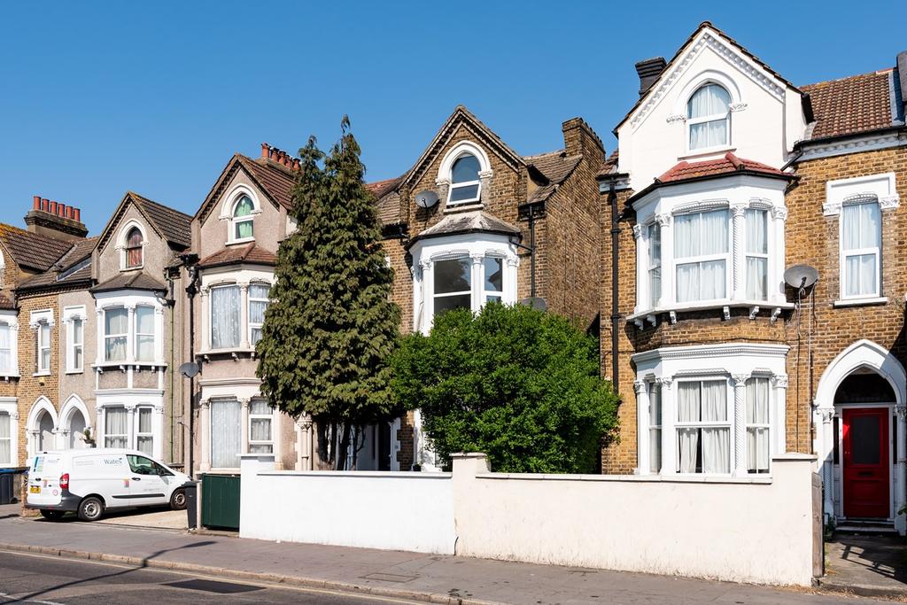 Brigstock Road, Thornton Heath, CR7 2 bed terraced house £1,500 pcm