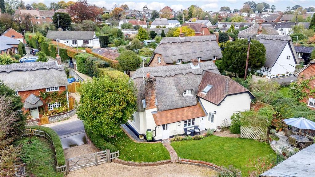 Yew Tree Road, North Waltham... 3 bed detached house £700,000