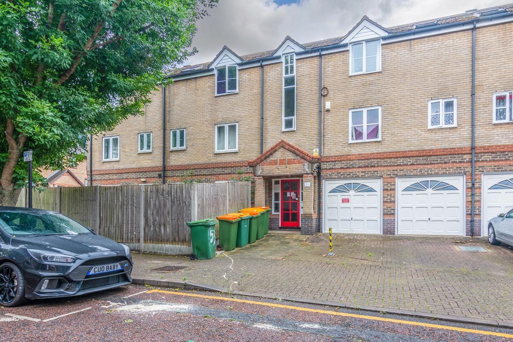 Viscount Drive, Beckton, London, E6 1 bed flat £250,000