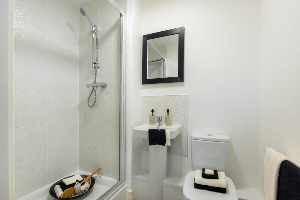 Private en-suite bathroom