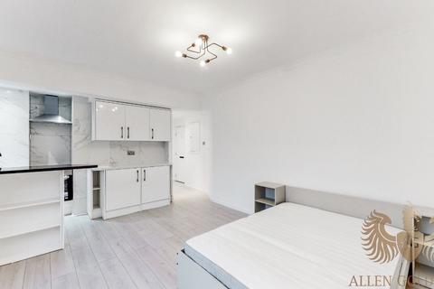 Studio to rent, Paramount Court,  University Street, London