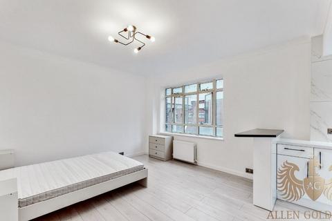Studio to rent, Paramount Court,  University Street, London