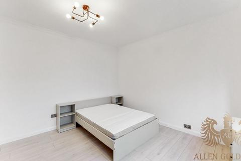 Studio to rent, Paramount Court,  University Street, London