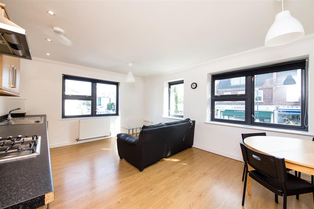 College Road, Kensal Rise, NW10 2 bed flat £2,036 pcm (£470 pw)