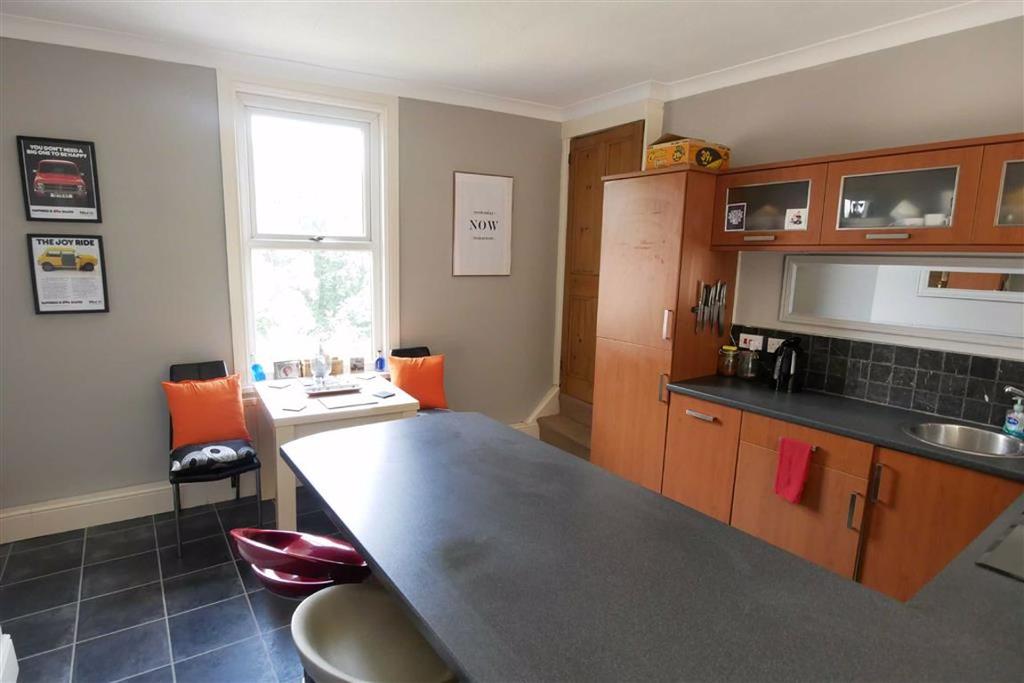 Albert Road, Morley, Morley, LS27 2 bed terraced house £630 pcm (£145 pw)