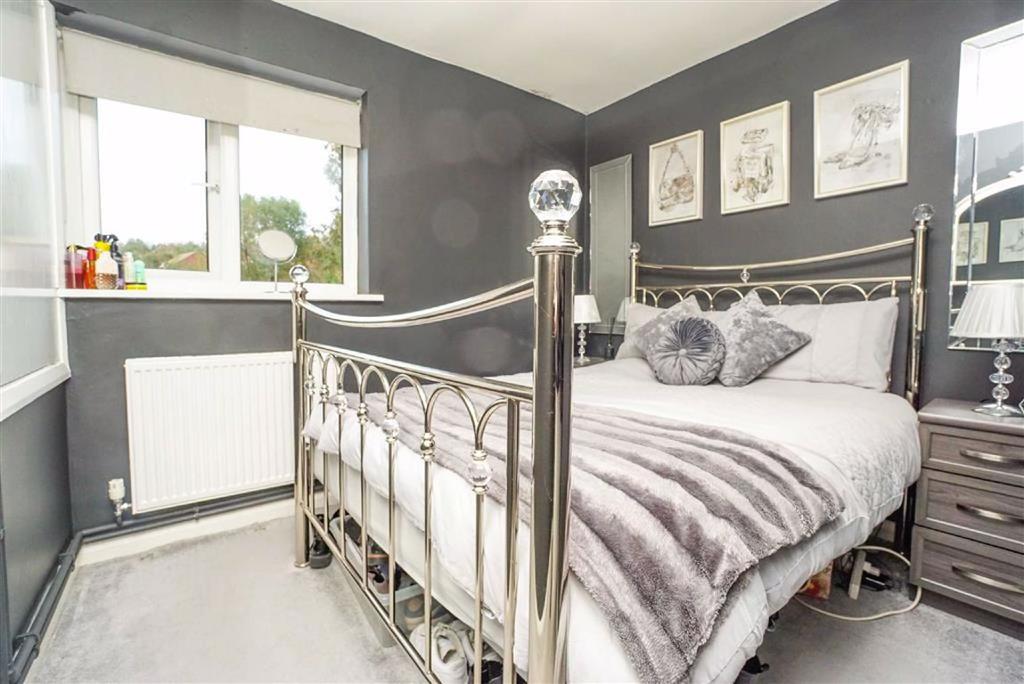 Senlac Way, St. Leonardsonsea, East... 2 bed flat £195,000