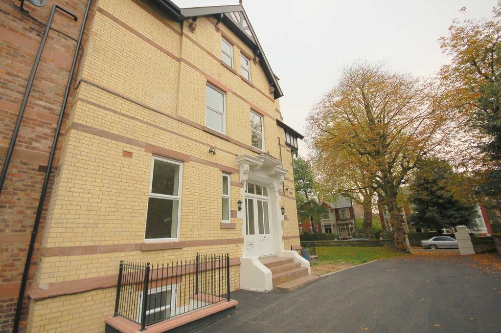 Wood Road, Whalley Range 2 bed flat £1,100 pcm (£254 pw)