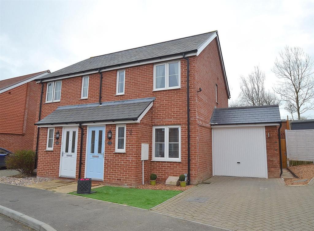 Viburnum Way, Hailsham 2 bed semidetached house £280,000