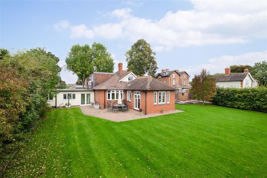 Linden Gardens, Shrewsbury, Shropshire 6 bed detached house £600,000