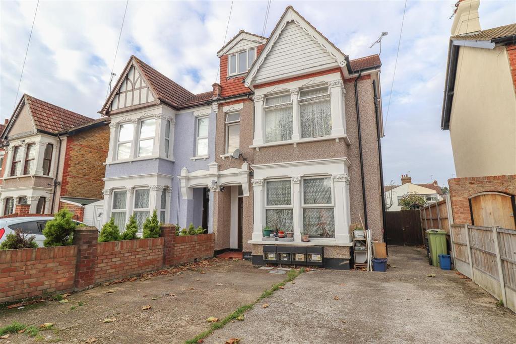 Argyll Road, WestcliffOnSea 2 bed £225,000