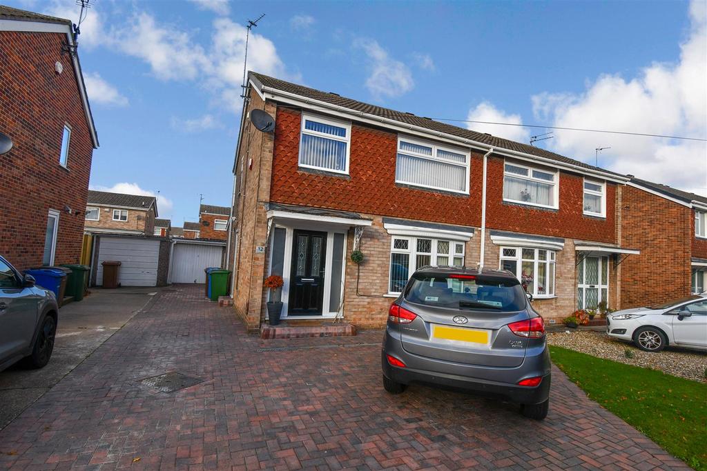 Springdale Close, Willerby 3 bed semidetached house £240,000
