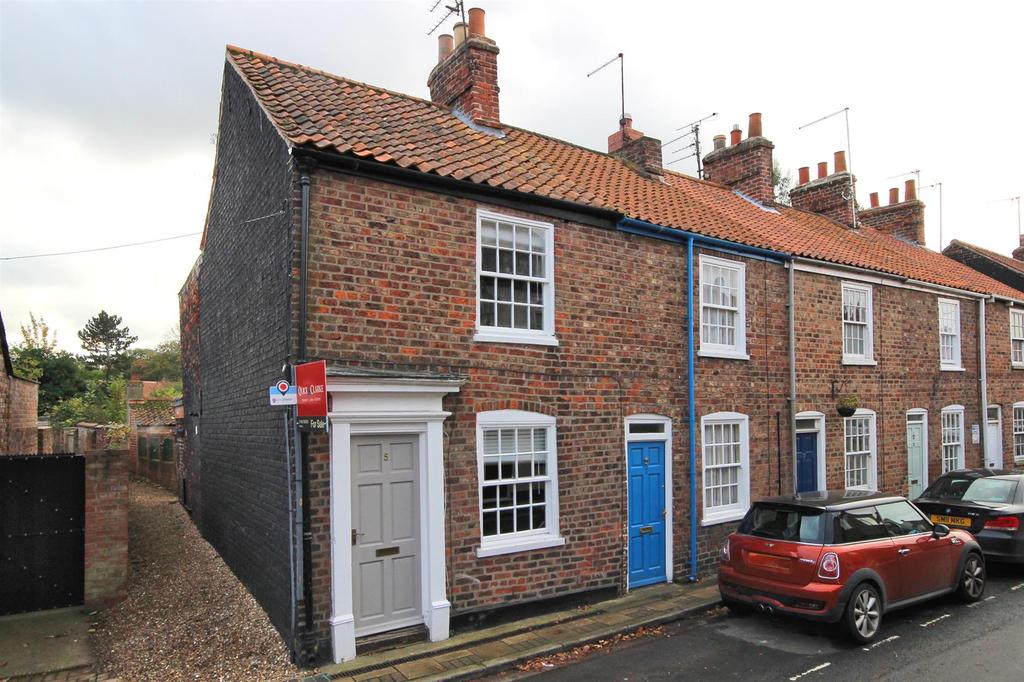 Minster Beverley 2 bed end of terrace house £200,000