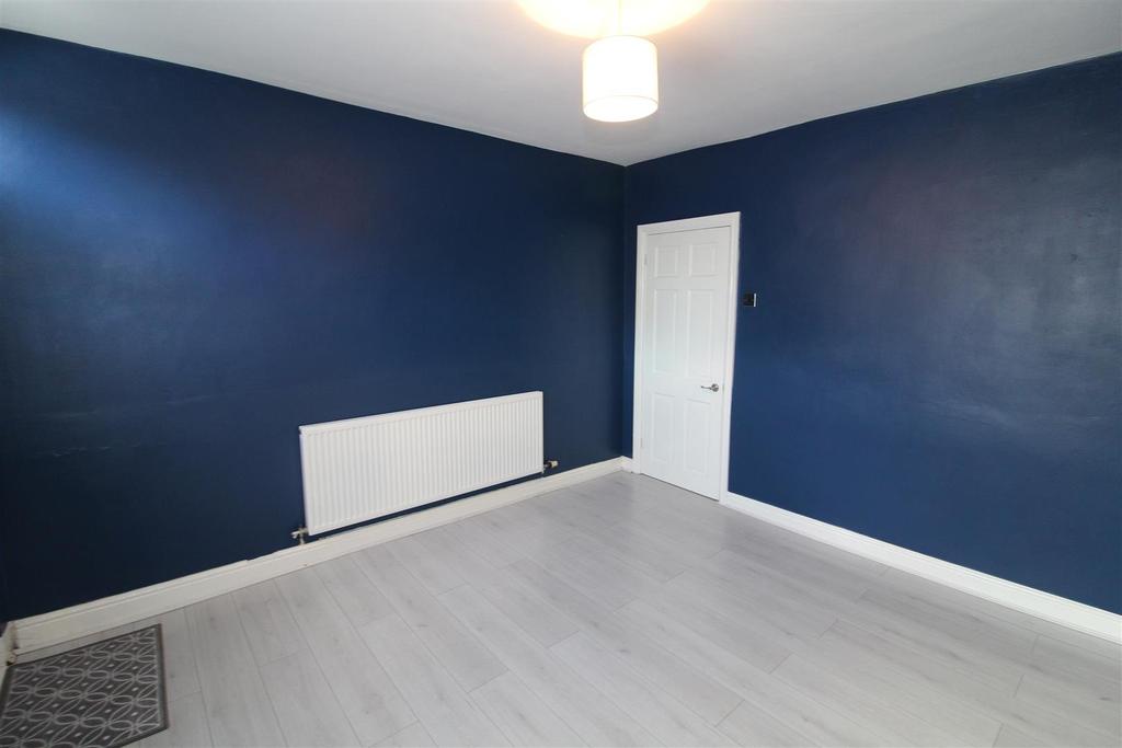 Vernon Street, Wrexham 2 bed end of terrace house £595 pcm (£137 pw)