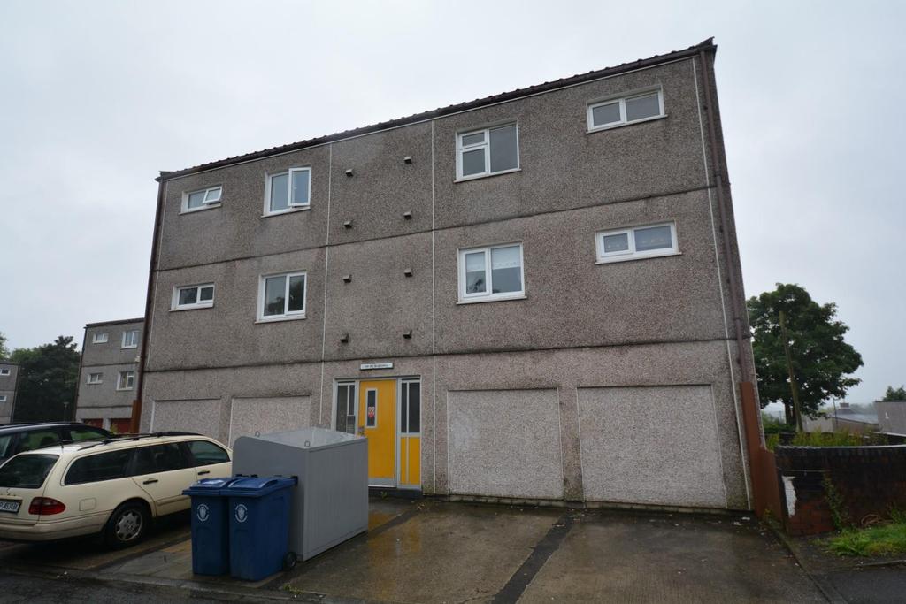 Blakehall, Skelmersdale, WN8 9BA 2 bed flat £495 pcm (£114 pw)