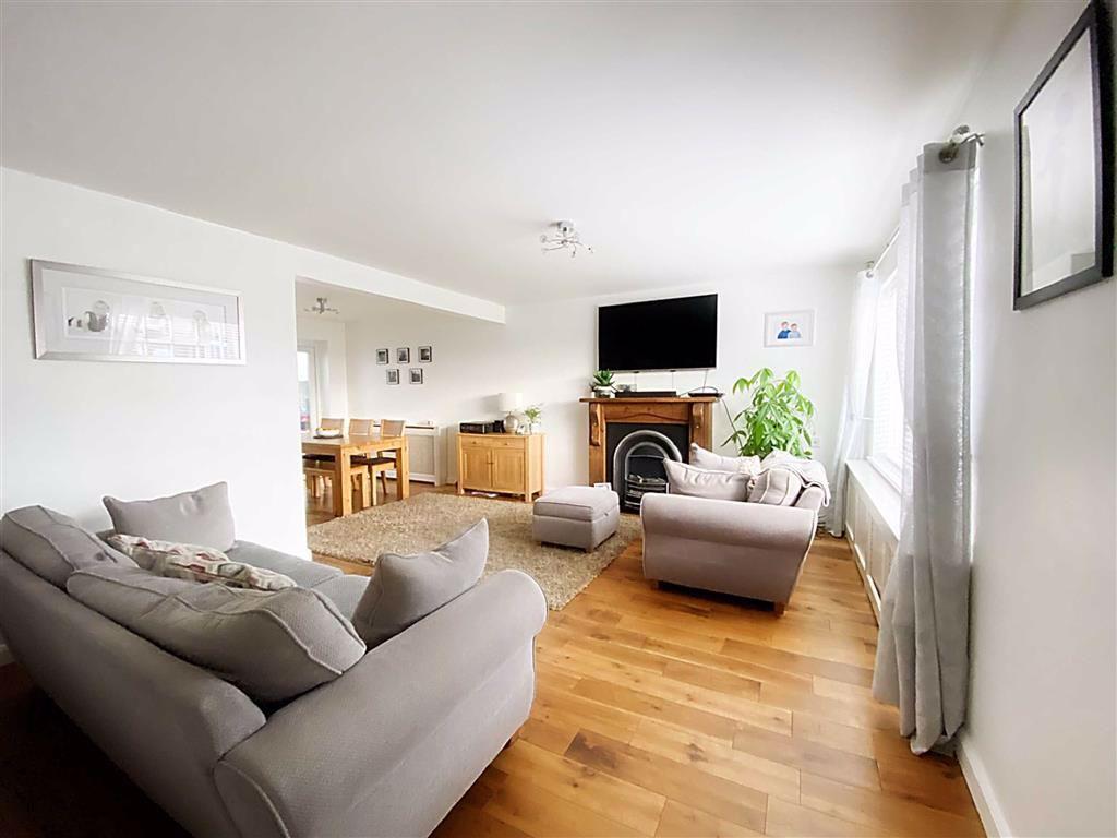Cheadle Avenue, Hadrian Park... 3 bed semidetached house £195,000