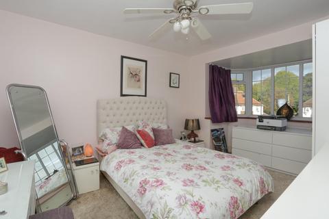 8 Orchard Close, Canterbury, CT2 7AL