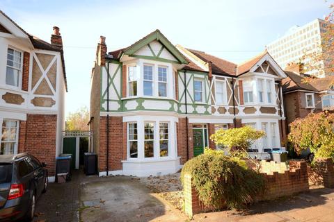 15 Howard Road, New Malden, KT3 4DW