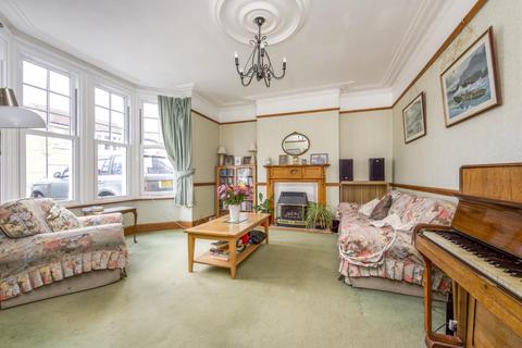 15 Howard Road, New Malden, KT3 4DW