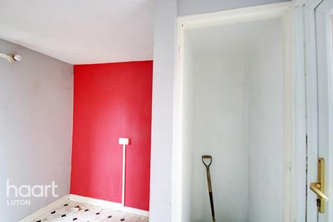 35 Cades Close, Luton, LU1 5QQ
