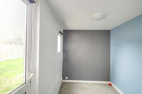 35 Cades Close, Luton, LU1 5QQ