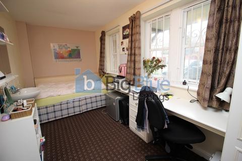 8 bedroom terraced house to rent - 42 Ebberston Terrace, Hyde Park, Eight Bed, Leeds