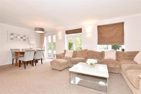 4 bedroom detached house for sale - Lynton Park Avenue, East Grinstead, West Sussex