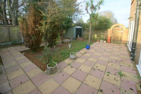 10 Churchill Close, St Margarets At Cliffe, Dover, CT15 6AJ