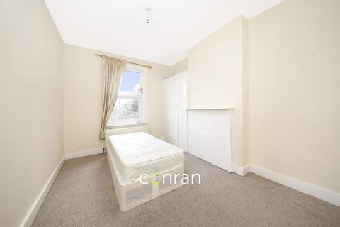 2 bedroom apartment to rent, Well Hall Road, Eltham, SE9