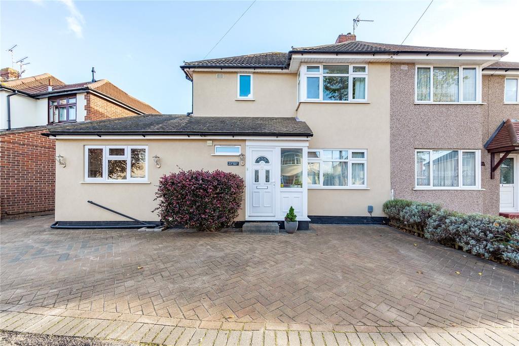 Lancaster Drive, Hornchurch, RM12 3 bed semidetached house £550,000