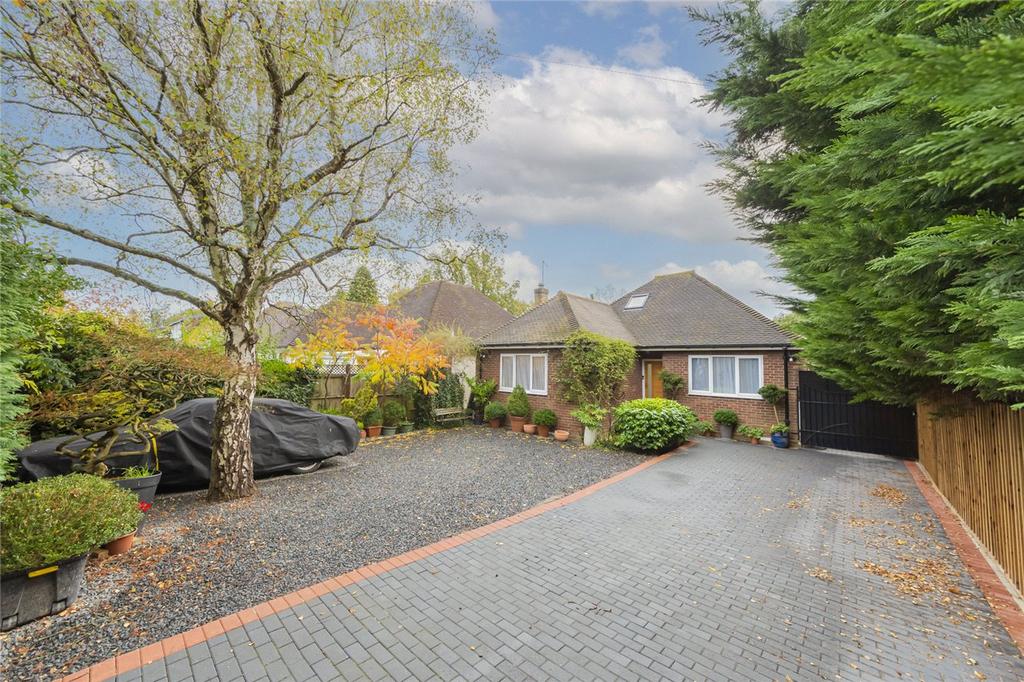 Mayflower Road, Park Street, St. Albans 4 bed bungalow £845,000
