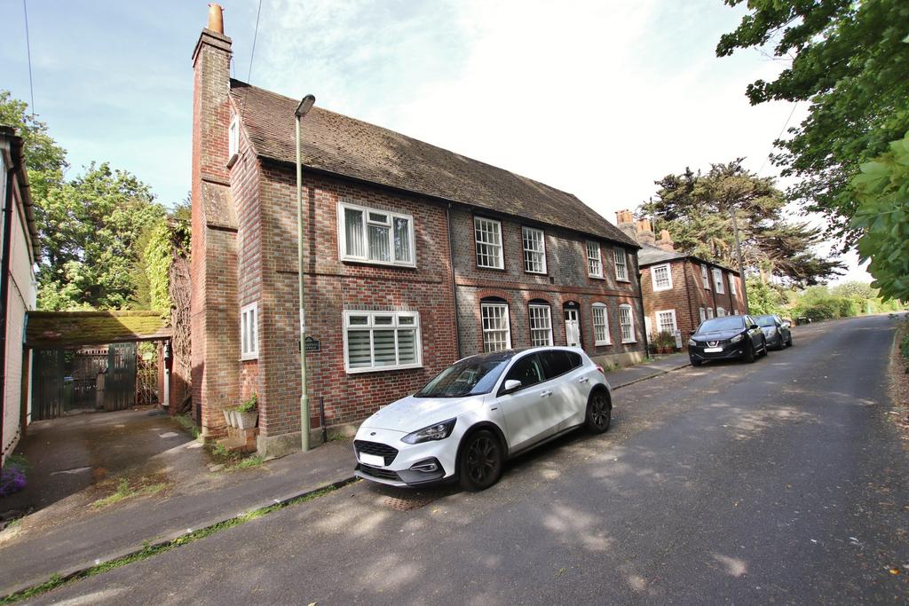 CAMS HILL, FAREHAM 3 bed end of terrace house for sale £385,000