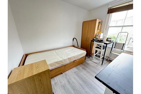 Studio to rent, Richmond Way, Brook Green W14