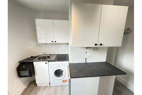 Studio to rent, Richmond Way, Brook Green W14