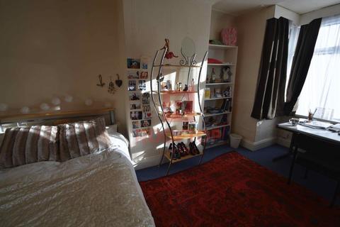 8 bedroom house to rent - Mayville Avenue, Leeds