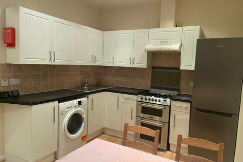 3 bedroom flat to rent, Lodge Avenue,  Dagenham, RM9